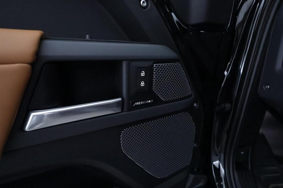 Land Rover Defender vaihtoauto