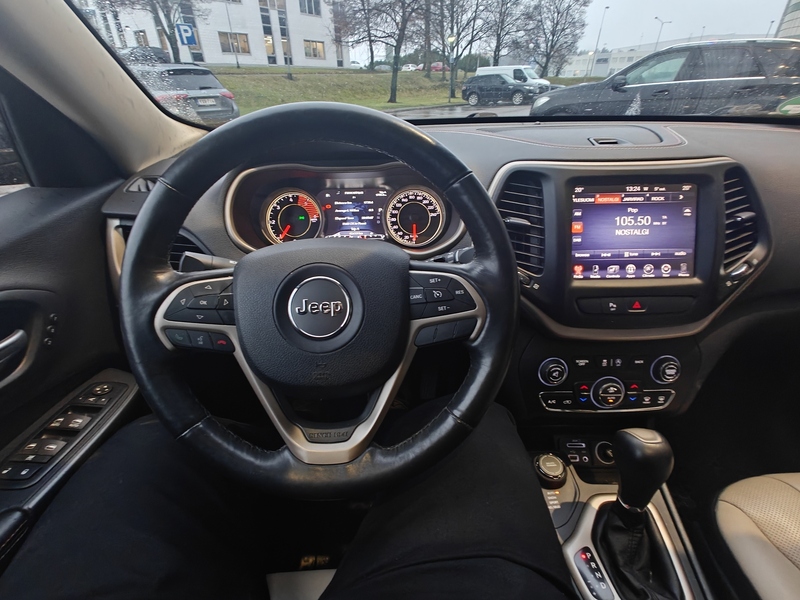 Jeep Cherokee vaihtoauto