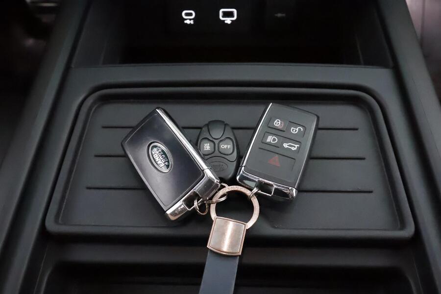 Land Rover Defender vaihtoauto