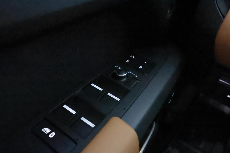 Land Rover Defender vaihtoauto