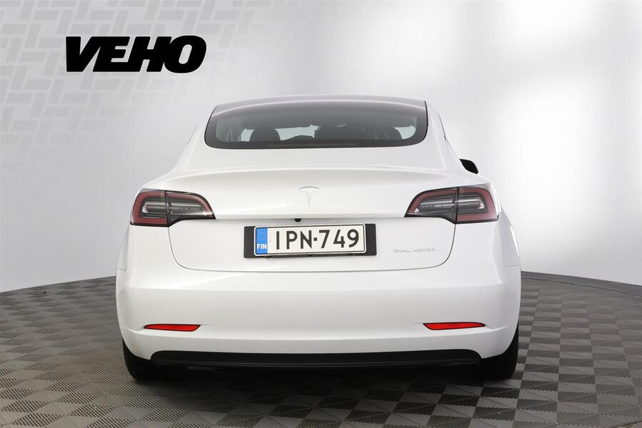 Tesla Model 3 vaihtoauto
