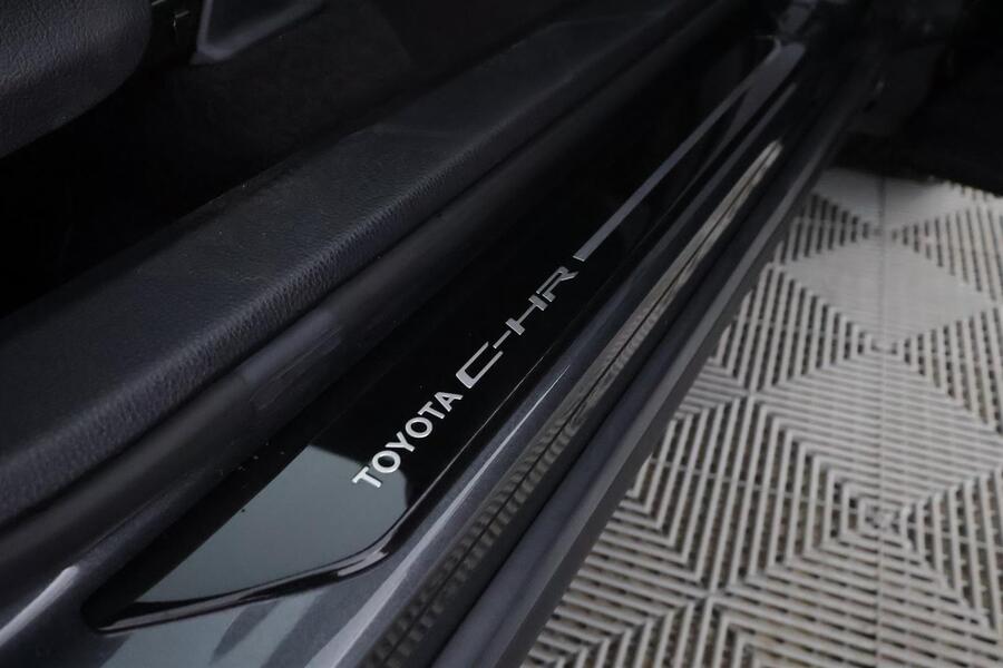 Toyota C-HR vaihtoauto