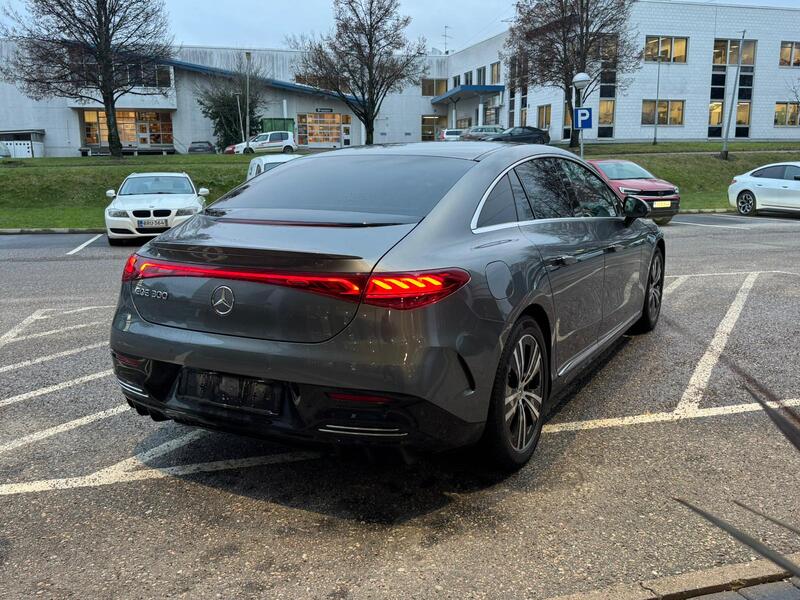 Mercedes-Benz EQE vaihtoauto