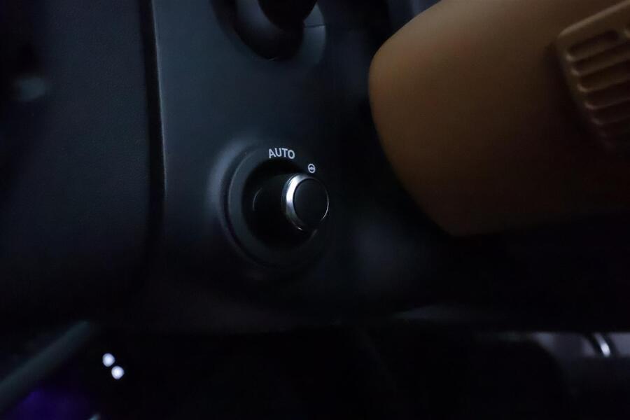 Land Rover Defender vaihtoauto