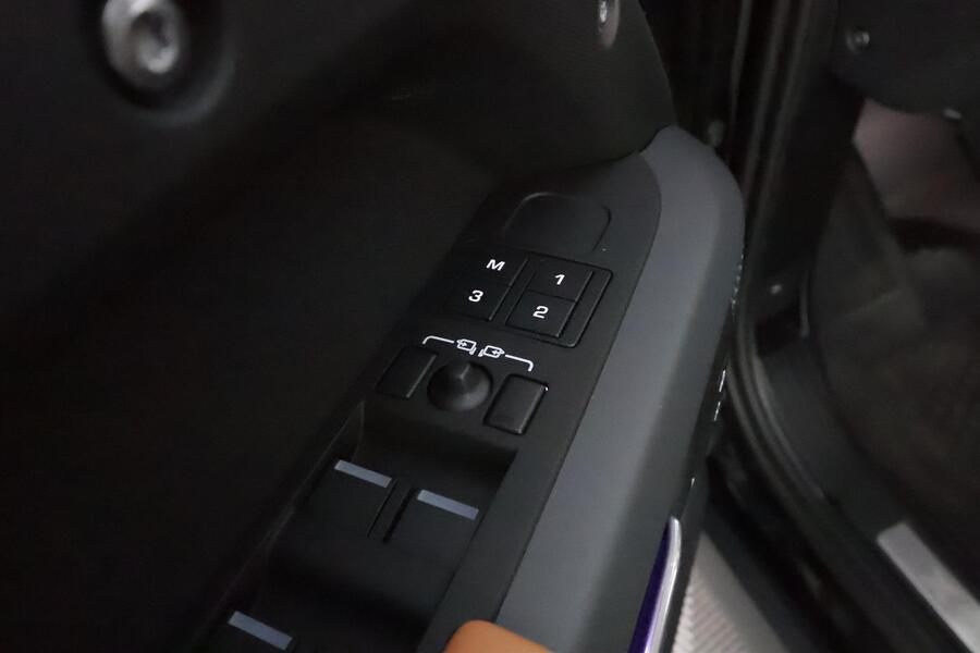 Land Rover Defender vaihtoauto