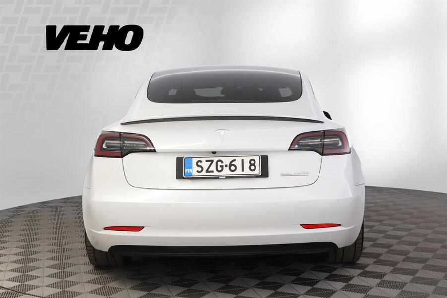 Tesla Model 3 vaihtoauto