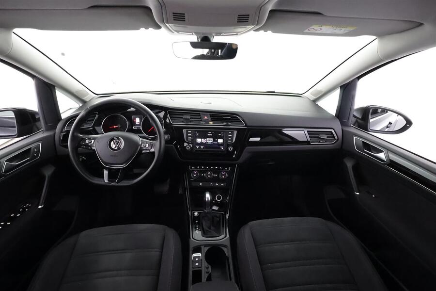 Volkswagen Touran vaihtoauto