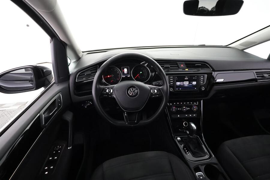Volkswagen Touran vaihtoauto
