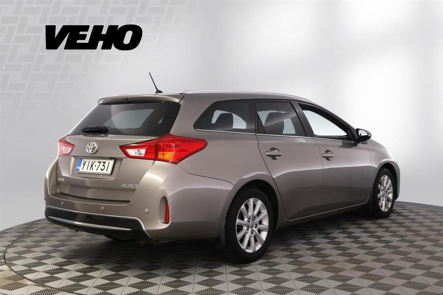 Toyota Auris vaihtoauto