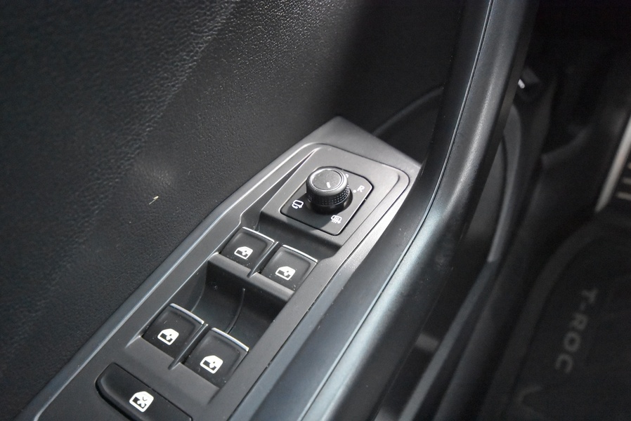 Volkswagen T-Roc vaihtoauto