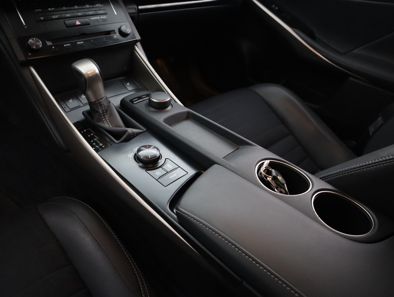 Lexus IS vaihtoauto