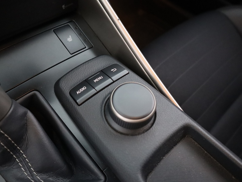 Lexus IS vaihtoauto