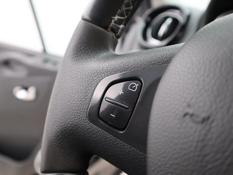 Opel Vivaro vaihtoauto