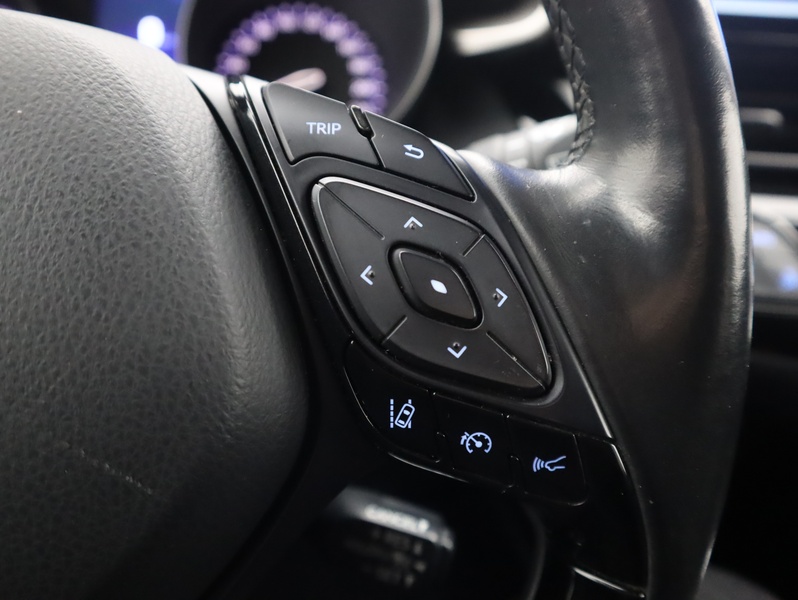 Toyota C-HR vaihtoauto