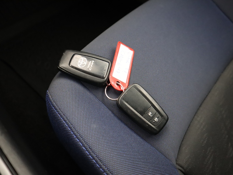 Toyota C-HR vaihtoauto