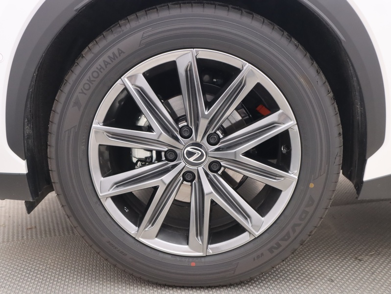 Lexus LBX vaihtoauto