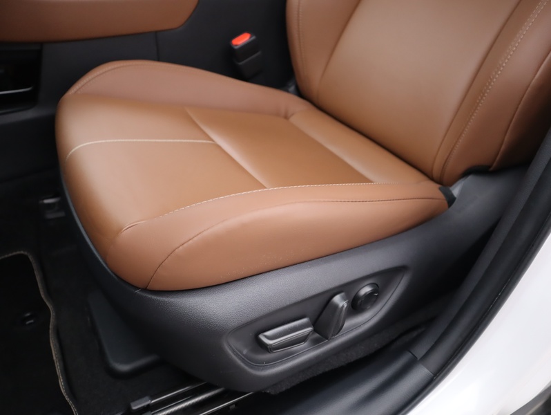 Lexus LBX vaihtoauto