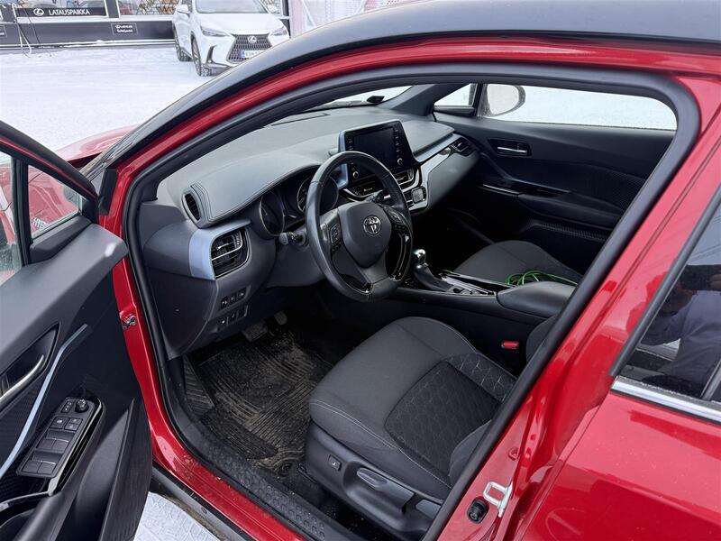 Toyota C-HR vaihtoauto