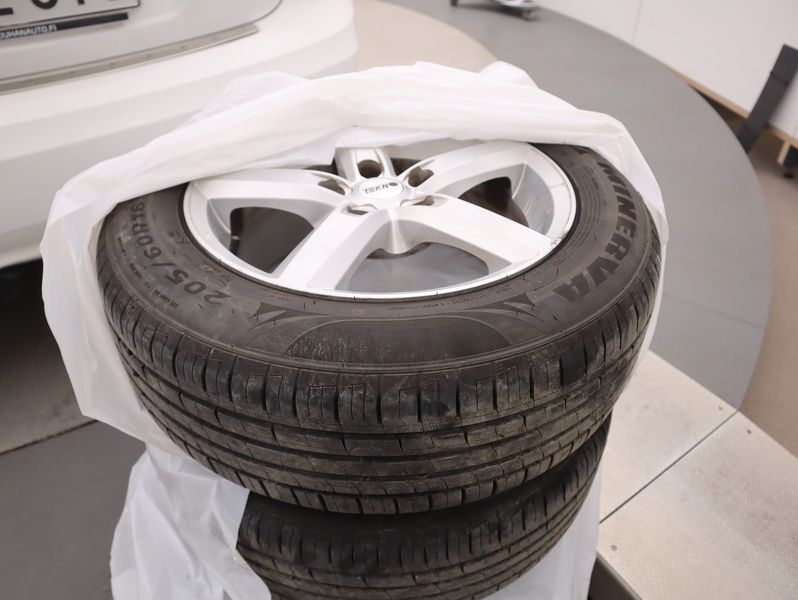 Toyota Avensis vaihtoauto