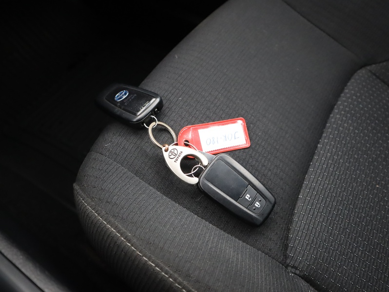 Toyota C-HR vaihtoauto