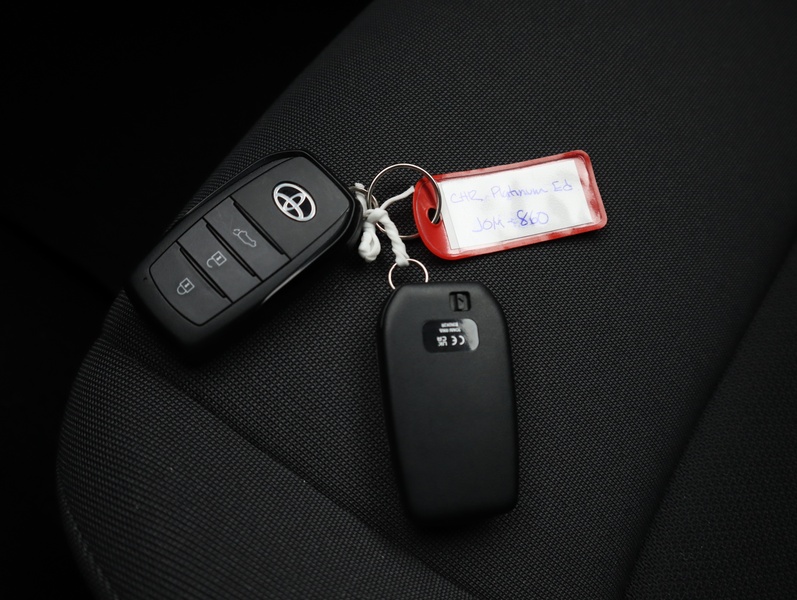 Toyota C-HR vaihtoauto