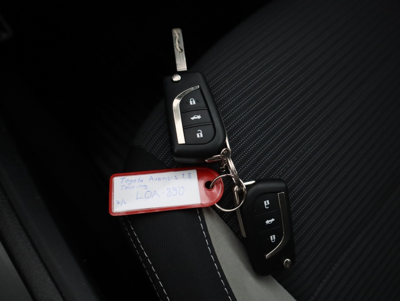 Toyota Avensis vaihtoauto