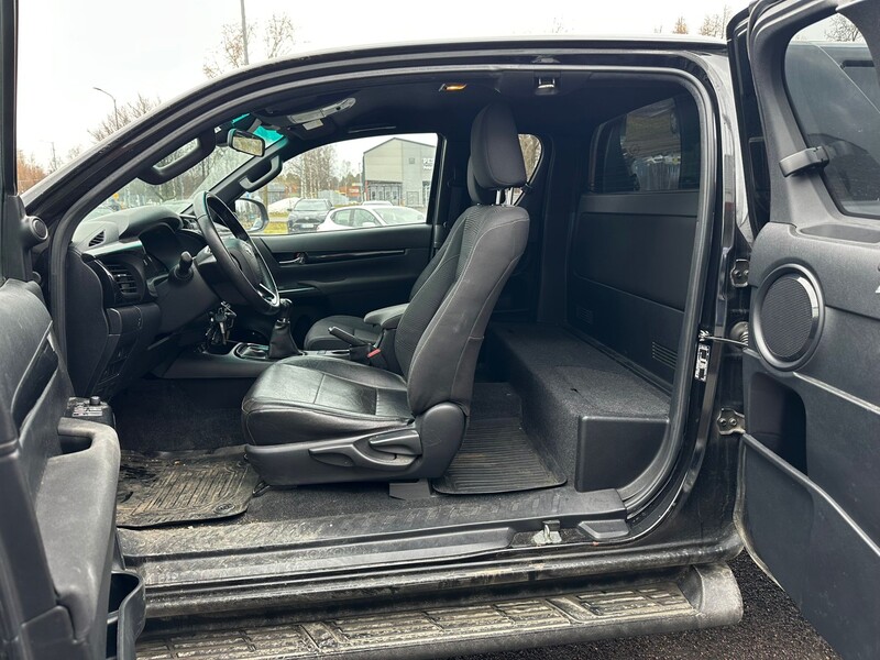 Toyota Hilux vaihtoauto