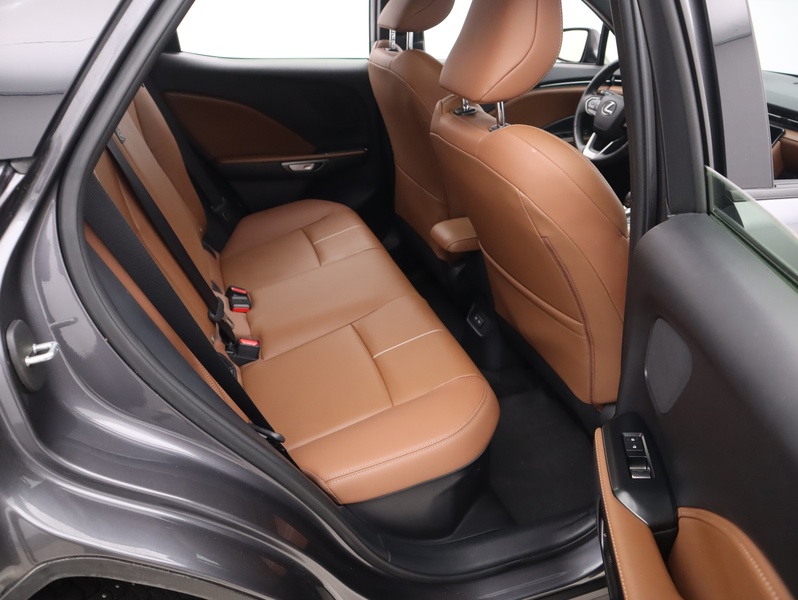 Lexus LBX vaihtoauto