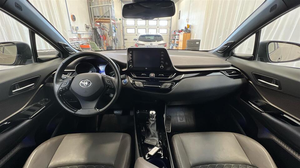 Toyota C-HR vaihtoauto