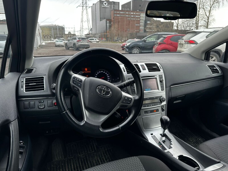 Toyota Avensis vaihtoauto