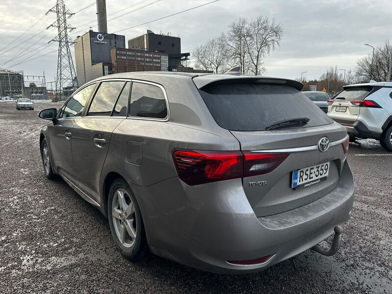 Toyota Avensis vaihtoauto