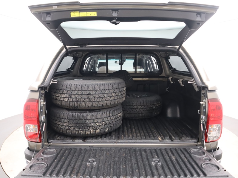 Toyota Hilux vaihtoauto