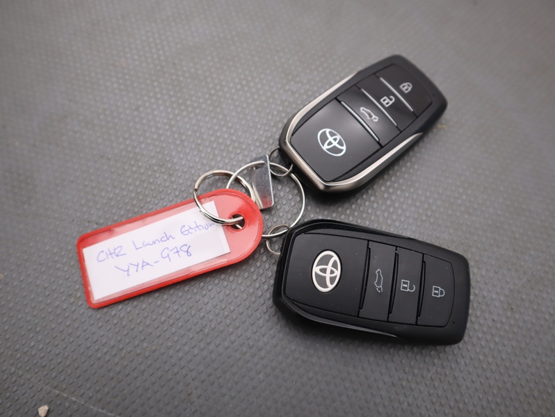 Toyota C-HR vaihtoauto