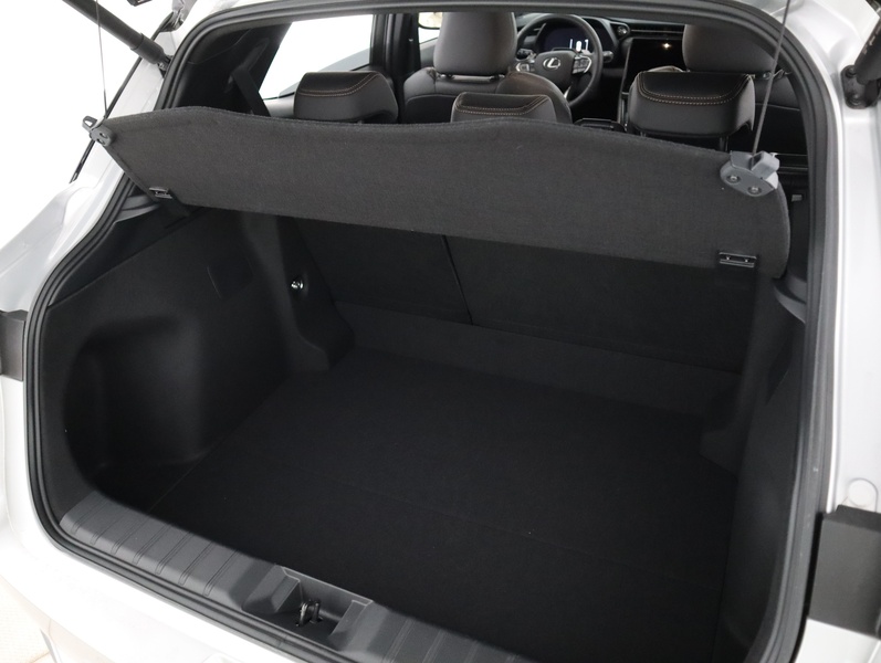 Lexus LBX vaihtoauto