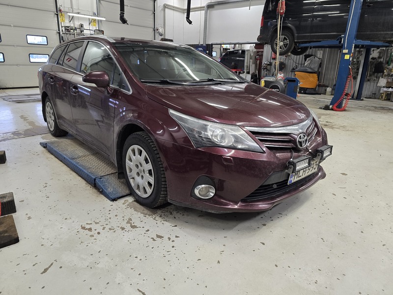 Toyota Avensis vaihtoauto