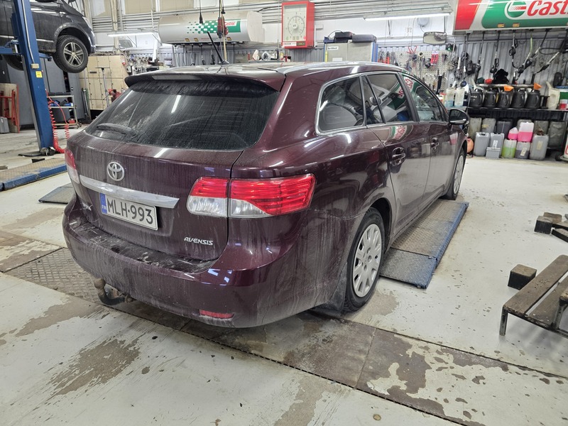 Toyota Avensis vaihtoauto