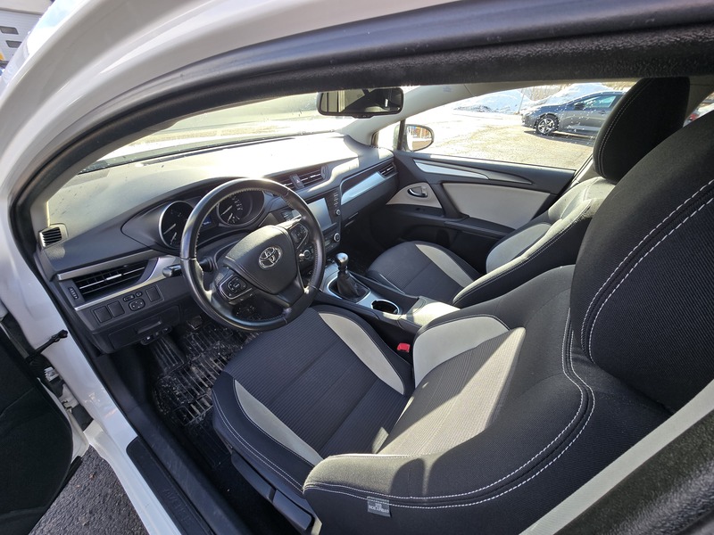 Toyota Avensis vaihtoauto