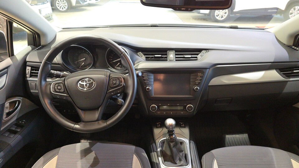 Toyota Avensis vaihtoauto