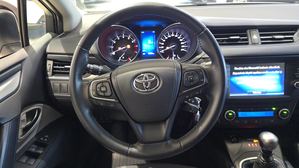 Toyota Avensis vaihtoauto