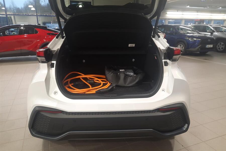Toyota C-HR vaihtoauto