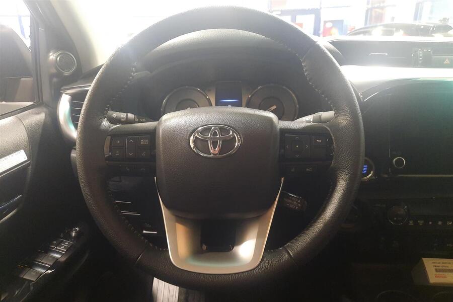 Toyota Hilux vaihtoauto