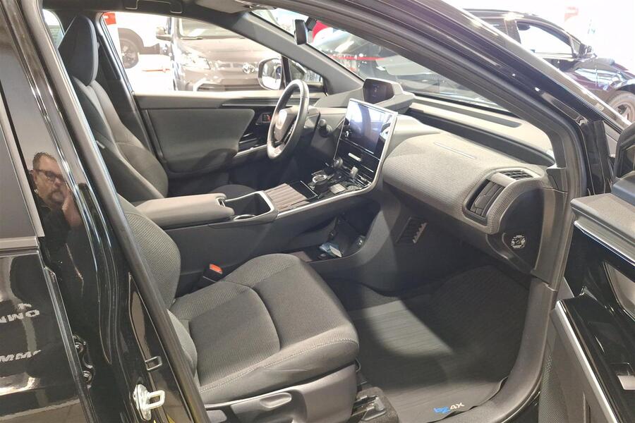 Toyota bZ4X vaihtoauto