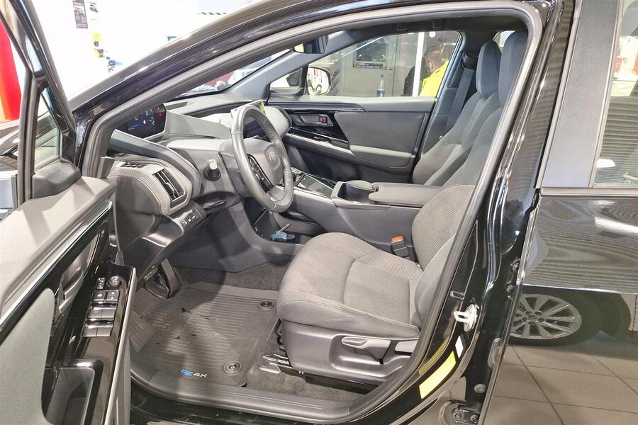 Toyota bZ4X vaihtoauto