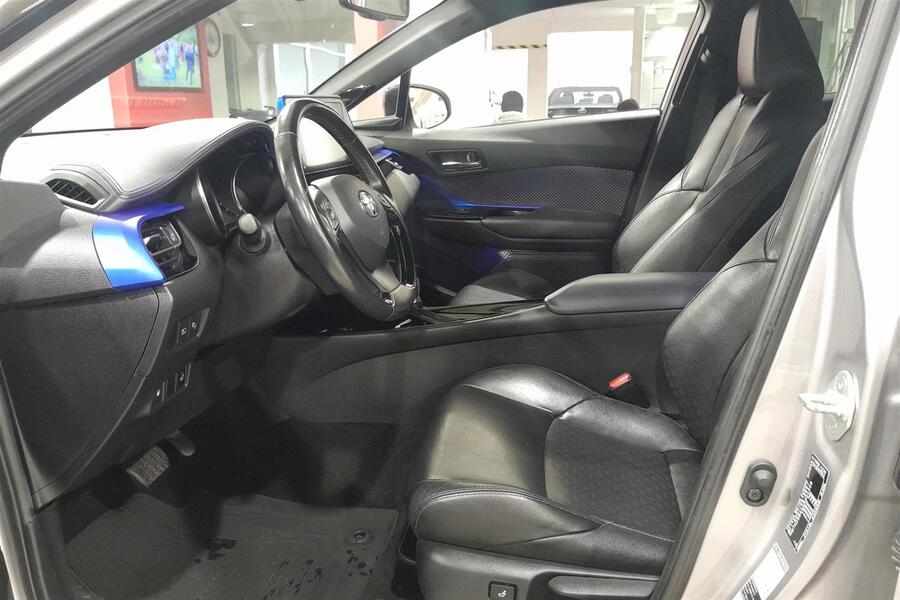 Toyota C-HR vaihtoauto