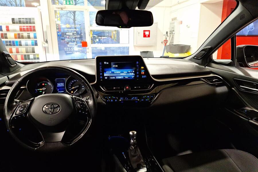 Toyota C-HR vaihtoauto