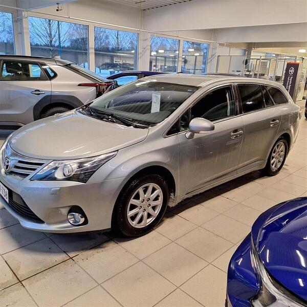 Toyota Avensis vaihtoauto