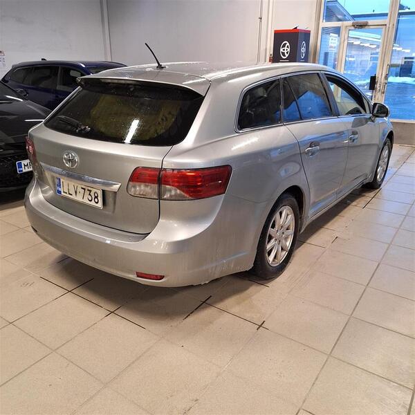 Toyota Avensis vaihtoauto