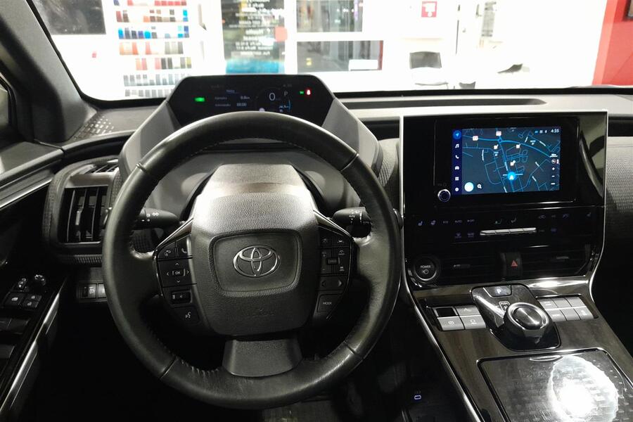 Toyota bZ4X vaihtoauto