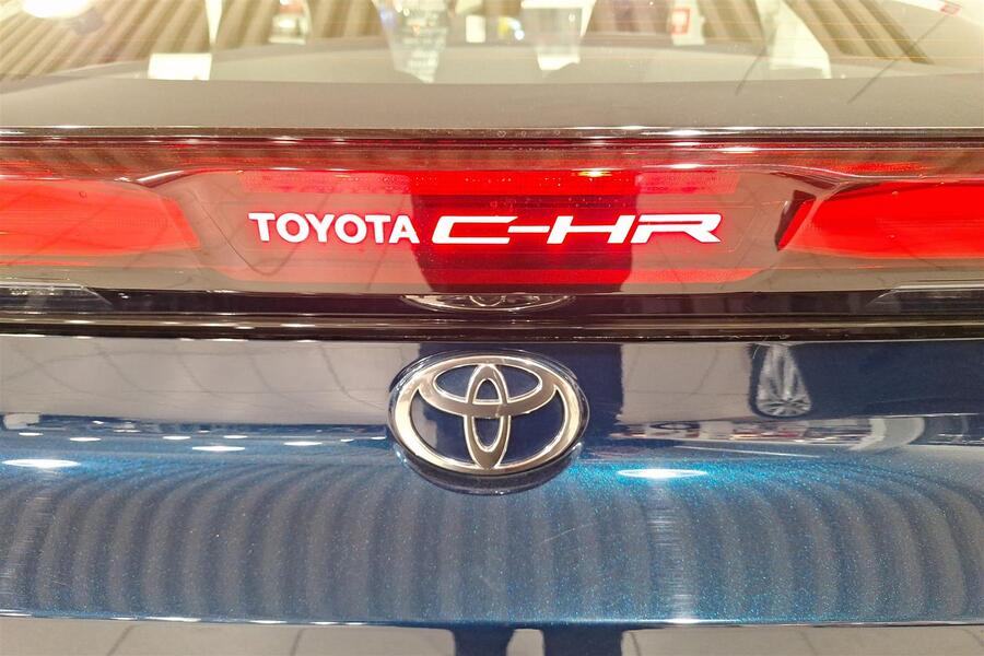 Toyota C-HR vaihtoauto