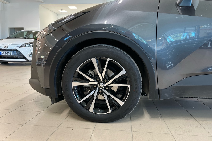 Toyota C-HR vaihtoauto